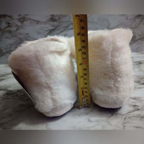 Mixit Cream Color Slipper Boots with Embroidered Owl Detail Size Medium 1-2 - Picture 9 of 13